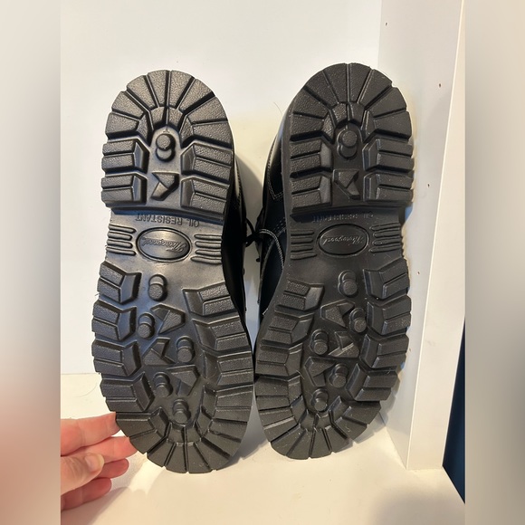 Thorogood black work shoes 9 1/2- NEW with box - Picture 6 of 9